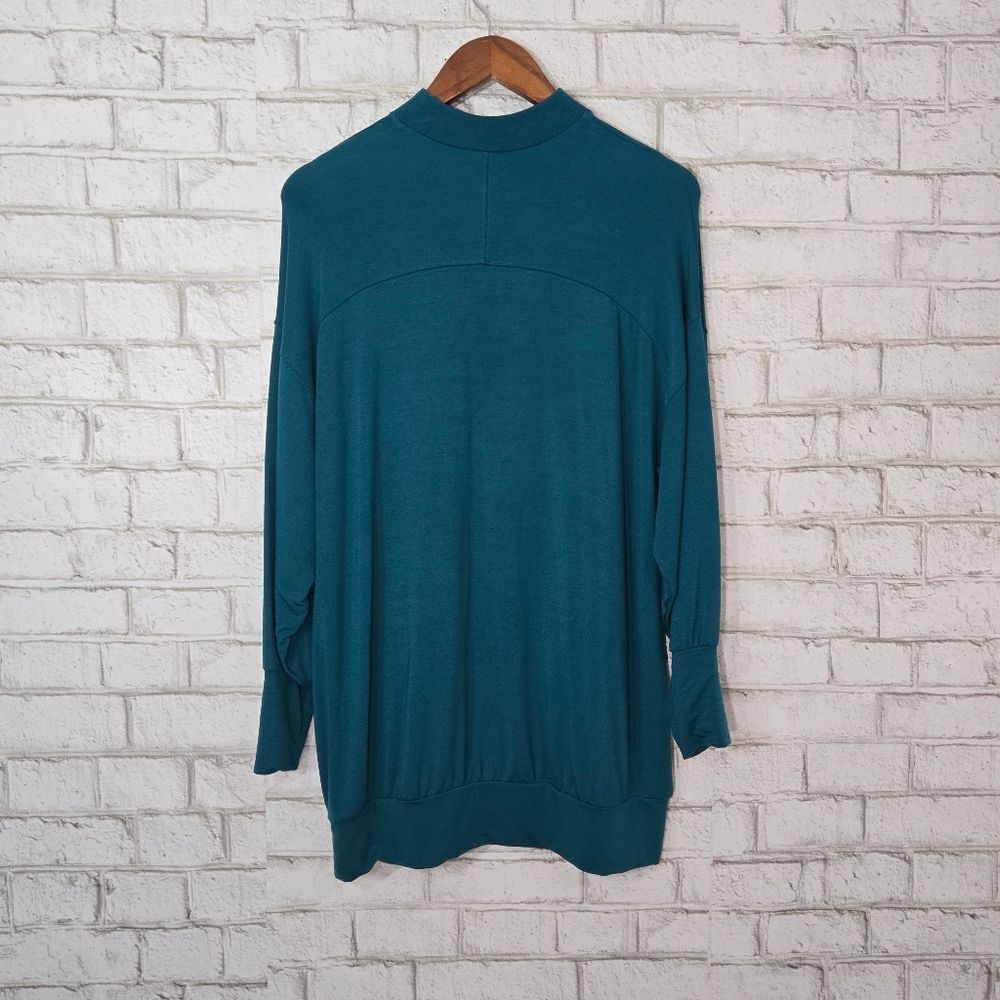Fabletics‎ oversized top - Picture 12 of 15